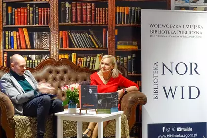 Rozmowa prowadzącego z autorką biografii Stanisława Grochowiaka.