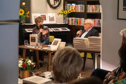Kazimierz Jaworski i prowadząca rozmawiają o literaturze.